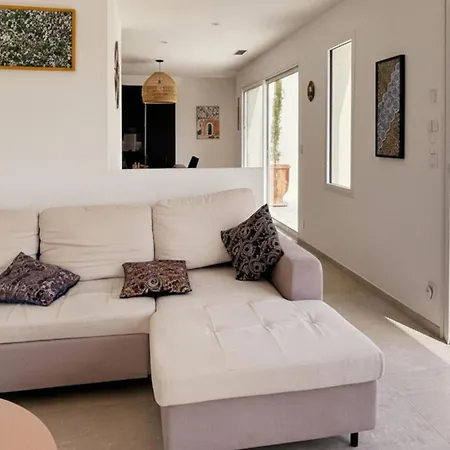 Maison Piscine 펜션 님