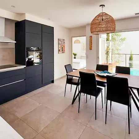 Maison Piscine 펜션 *