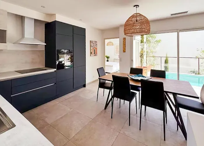 Maison Piscine Hébergement de vacances *