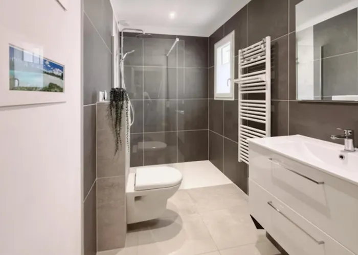 Maison Piscine Nîmes